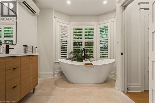 61 Mountain Avenue, Hamilton, ON - Indoor Photo Showing Bathroom