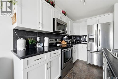 4550 Green Poplar Lane, Regina, SK - Indoor Photo Showing Kitchen With Stainless Steel Kitchen With Upgraded Kitchen