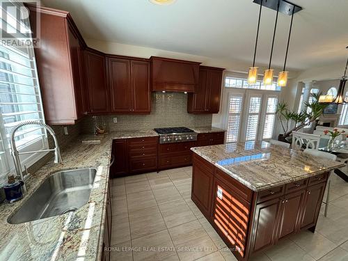 4710 Tassie Road, Burlington, ON - Indoor Photo Showing Kitchen