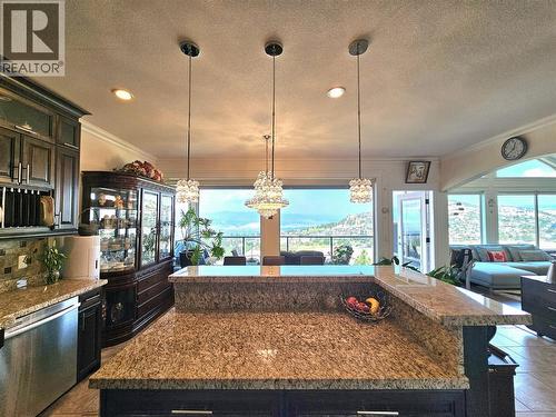1494 Montenegro Drive, Kelowna, BC - Indoor Photo Showing Kitchen With Upgraded Kitchen