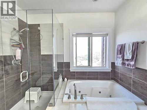 5 pics ensuite - 1494 Montenegro Drive, Kelowna, BC - Indoor Photo Showing Bathroom