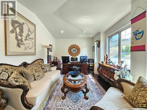 Office/family room - 1494 Montenegro Drive, Kelowna, BC - Indoor Photo Showing Living Room