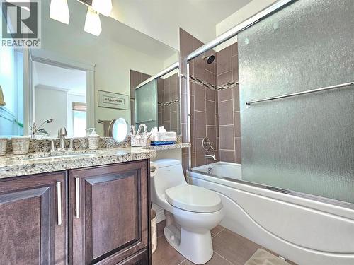 2nd bedroom ensuite - 1494 Montenegro Drive, Kelowna, BC - Indoor Photo Showing Bathroom