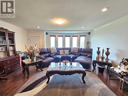 1494 Montenegro Drive, Kelowna, BC - Indoor Photo Showing Living Room