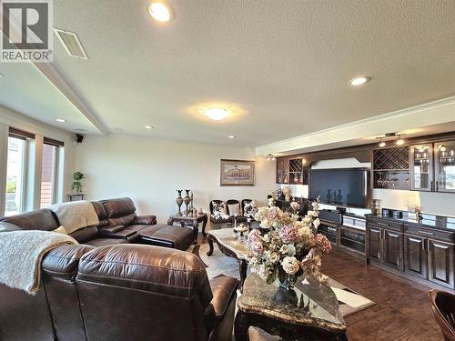 1494 Montenegro Drive, Kelowna, BC - Indoor Photo Showing Living Room
