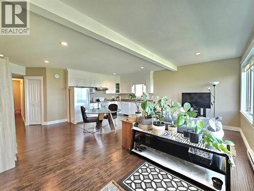 Legal suite - 1494 Montenegro Drive, Kelowna, BC - Indoor Photo Showing Living Room