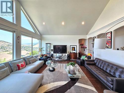 Open living room - 1494 Montenegro Drive, Kelowna, BC - Indoor Photo Showing Living Room