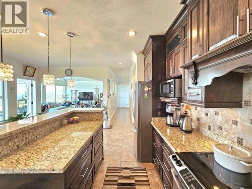 1494 Montenegro Drive, Kelowna, BC - Indoor Photo Showing Kitchen