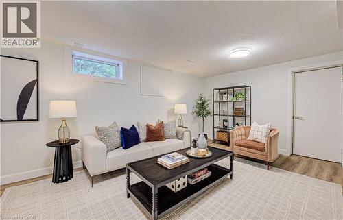 163 Lynnbrook Crescent, Waterloo, ON - Indoor Photo Showing Living Room