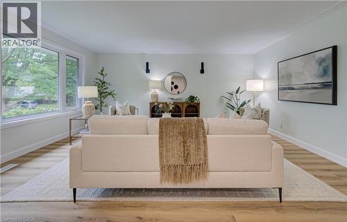 163 Lynnbrook Crescent, Waterloo, ON - Indoor Photo Showing Living Room
