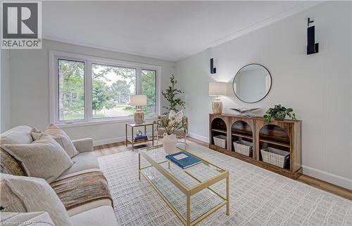 163 Lynnbrook Crescent, Waterloo, ON - Indoor Photo Showing Living Room