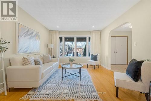 36 Skylark Drive, Hamilton, ON - Indoor Photo Showing Living Room
