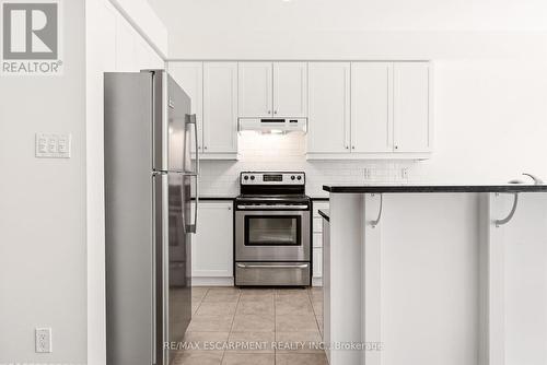215 Nisbet Boulevard, Hamilton, ON - Indoor Photo Showing Kitchen