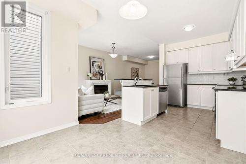 215 Nisbet Boulevard, Hamilton, ON - Indoor Photo Showing Kitchen