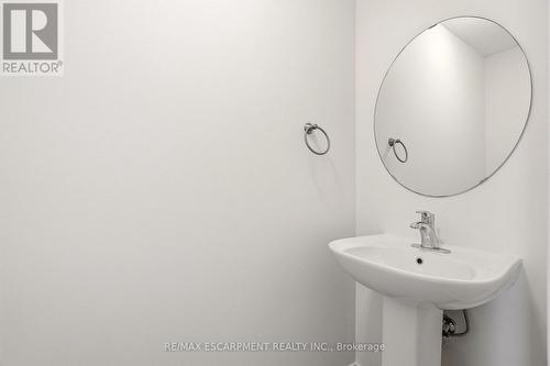 215 Nisbet Boulevard, Hamilton, ON - Indoor Photo Showing Bathroom