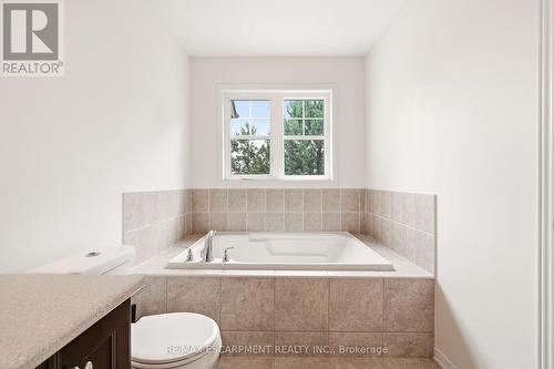 215 Nisbet Boulevard, Hamilton, ON - Indoor Photo Showing Bathroom