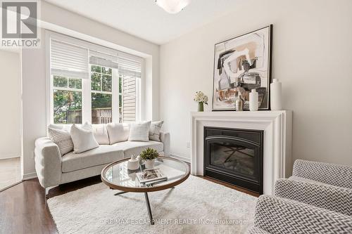 215 Nisbet Boulevard, Hamilton, ON - Indoor Photo Showing Living Room With Fireplace