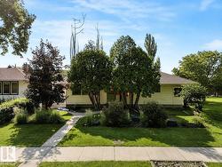 11836 135 ST NW  Edmonton, AB T5L 1W6