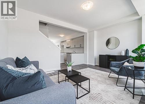 155 Equestrian Way Unit# 1, Cambridge, ON - Indoor Photo Showing Living Room
