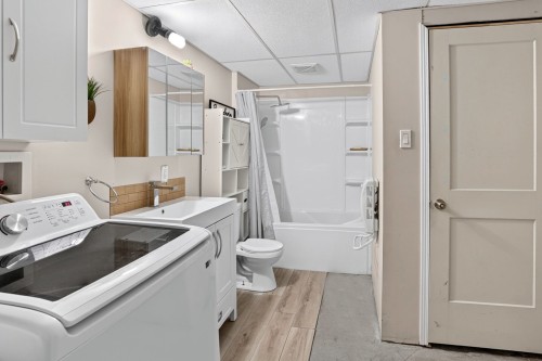 Salle de bains - 2014 Rue Schulz, Saint-Jérôme, QC - Indoor Photo Showing Laundry Room