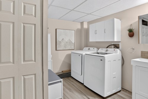 Bathroom - 2014 Rue Schulz, Saint-Jérôme, QC - Indoor Photo Showing Laundry Room