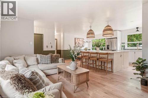 271 Linden Avenue, Burlington, ON - Indoor Photo Showing Living Room