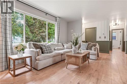 271 Linden Avenue, Burlington, ON - Indoor Photo Showing Living Room