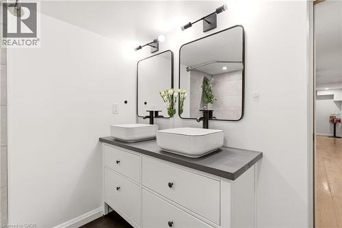271 Linden Avenue, Burlington, ON - Indoor Photo Showing Bathroom