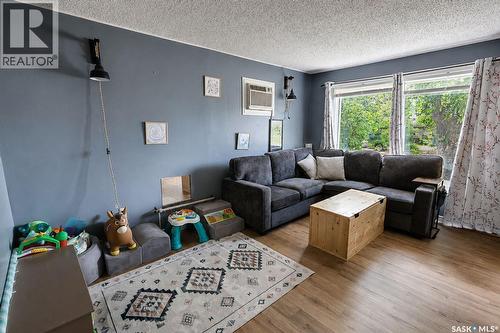 748 5Th Street E, Prince Albert, SK - Indoor Photo Showing Living Room