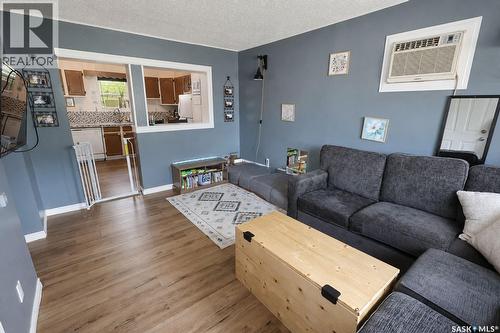 748 5Th Street E, Prince Albert, SK - Indoor Photo Showing Living Room