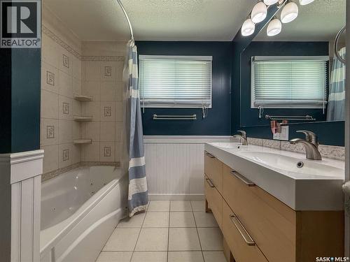 223 2Nd Avenue E, Frontier, SK - Indoor Photo Showing Bathroom