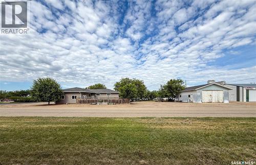 223 2Nd Avenue E, Frontier, SK - Outdoor
