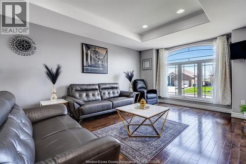 53 Antonio, Leamington, ON - Indoor Photo Showing Living Room