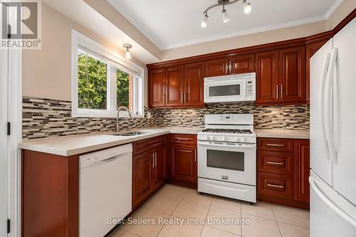 3272 Marlene Court, Mississauga, ON - Indoor Photo Showing Kitchen With Double Sink
