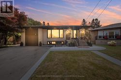 17 KRIEGER CRESCENT Toronto, ON M6A 1K4