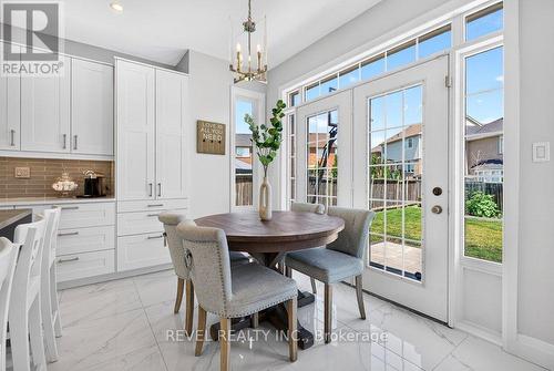 3201 Munson Crescent, Burlington, ON - Indoor Photo Showing Dining Room