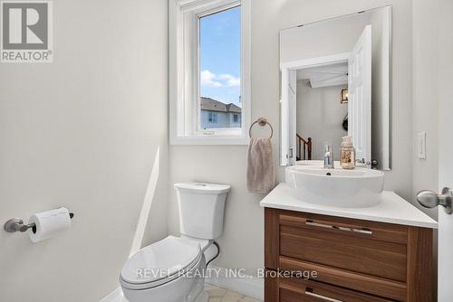 3201 Munson Crescent, Burlington, ON - Indoor Photo Showing Bathroom