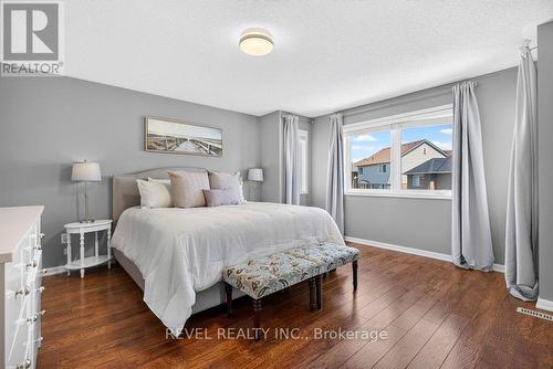 3201 Munson Crescent, Burlington, ON - Indoor Photo Showing Bedroom