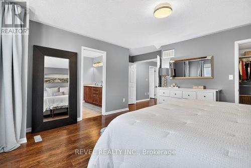 3201 Munson Crescent, Burlington, ON - Indoor Photo Showing Bedroom
