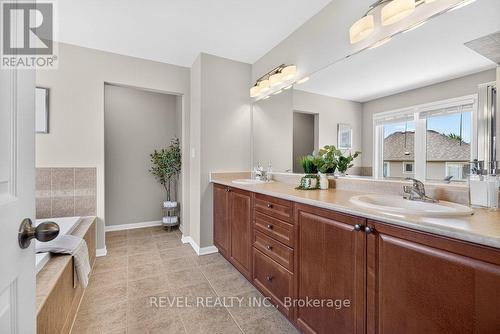 3201 Munson Crescent, Burlington, ON - Indoor Photo Showing Bathroom