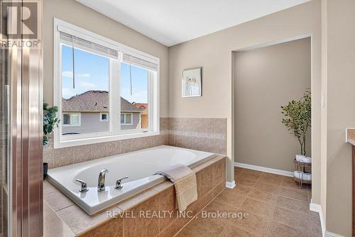 3201 Munson Crescent, Burlington, ON - Indoor Photo Showing Bathroom