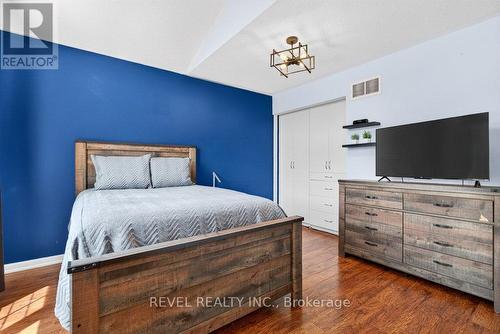 3201 Munson Crescent, Burlington, ON - Indoor Photo Showing Bedroom