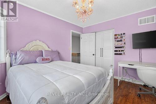 3201 Munson Crescent, Burlington, ON - Indoor Photo Showing Bedroom