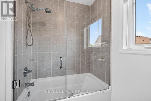 3201 Munson Crescent, Burlington, ON - Indoor Photo Showing Bathroom