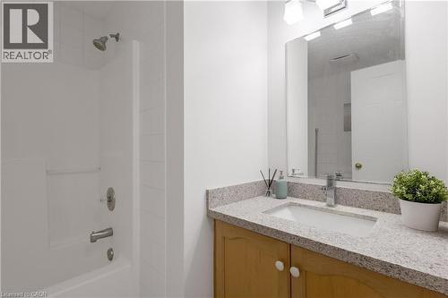 367 Havendale Crescent, Waterloo, ON - Indoor Photo Showing Bathroom