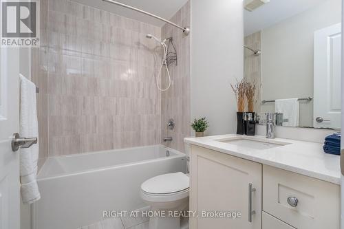 112 Hollywood Court, Cambridge, ON - Indoor Photo Showing Bathroom