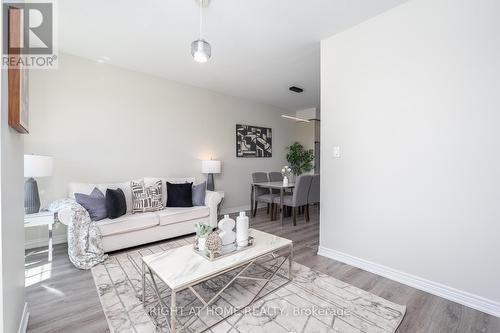 112 Hollywood Court, Cambridge, ON - Indoor Photo Showing Living Room