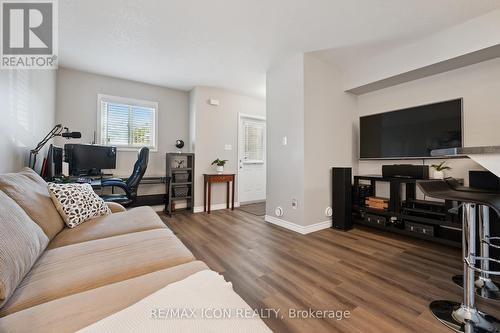 9D - 50 Howe Drive, Kitchener, ON - Indoor Photo Showing Living Room