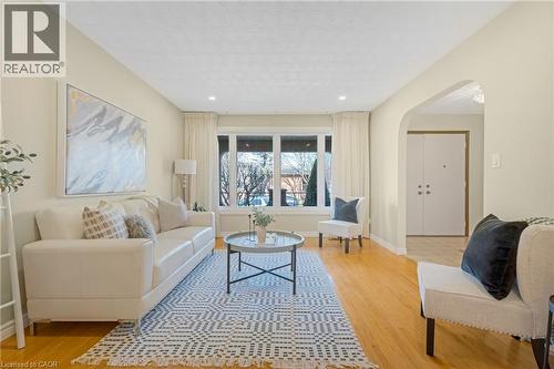 36 Skylark Drive, Hamilton, ON - Indoor Photo Showing Living Room