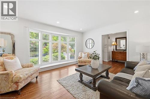 4065 Melba Lane, Burlington, ON - Indoor Photo Showing Living Room